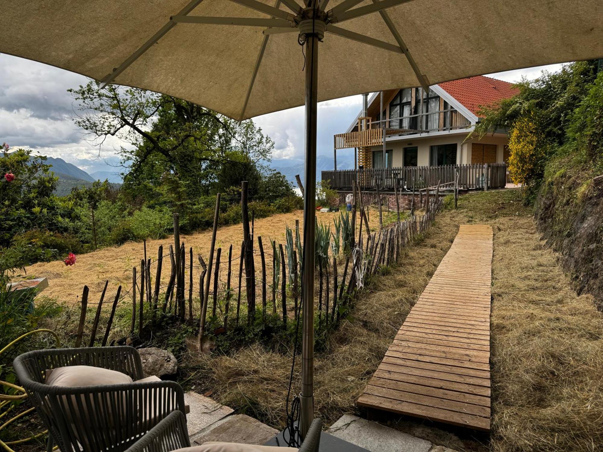 Agriturismo Voeuja Lago Maggiore Luino Bagian luar foto